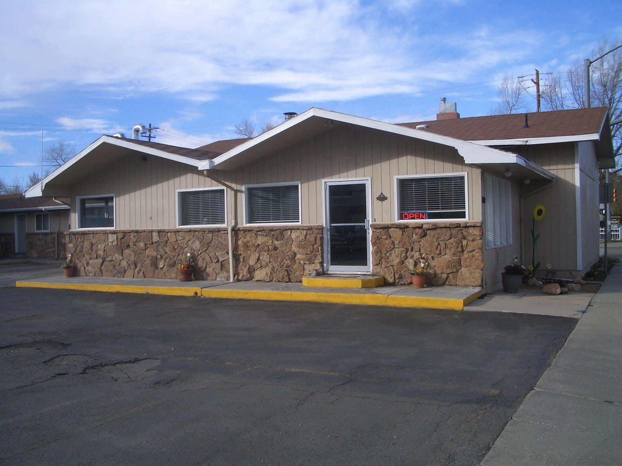 Laramie Valley Inn Bagian luar foto