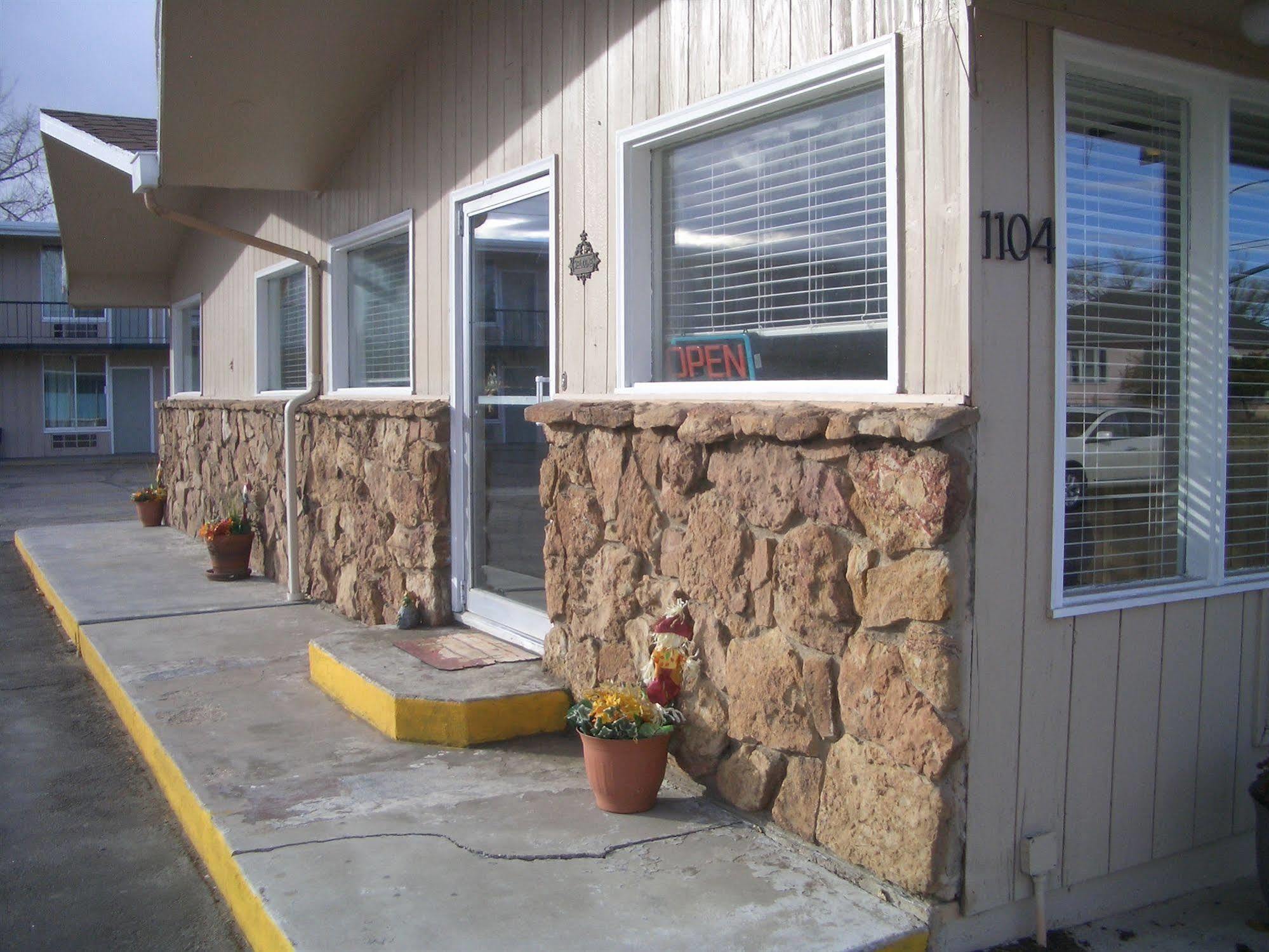 Laramie Valley Inn Bagian luar foto