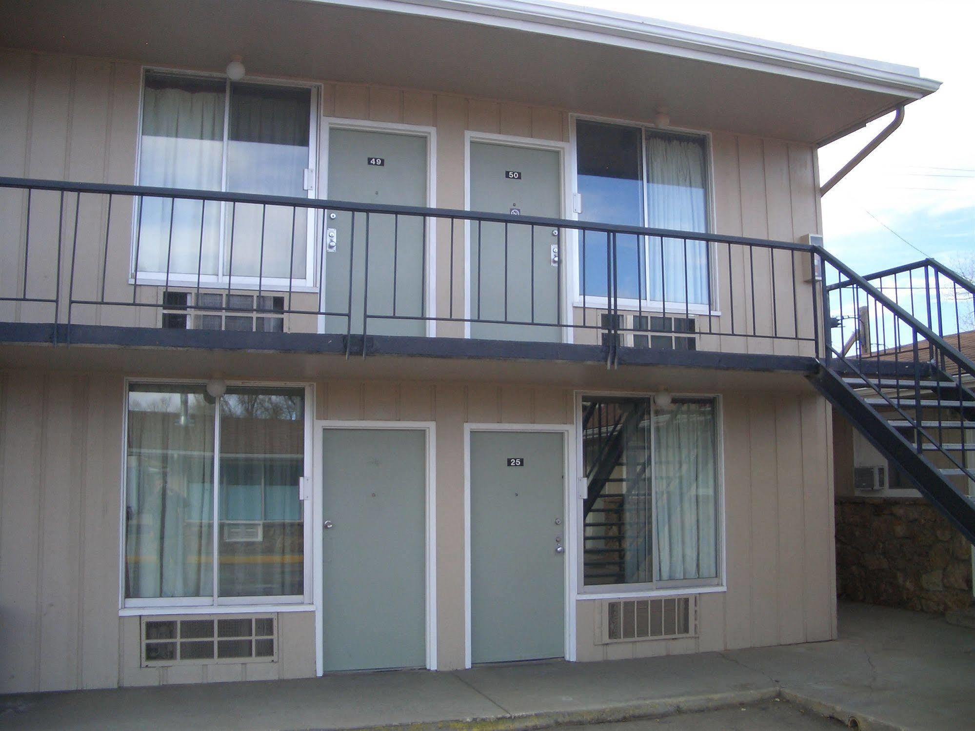 Laramie Valley Inn Bagian luar foto